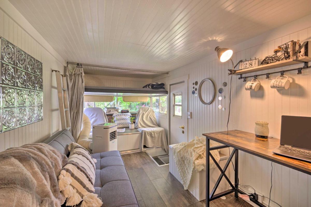 Suitetrails - Las Animas Studio with Lush Backyard Paradise!