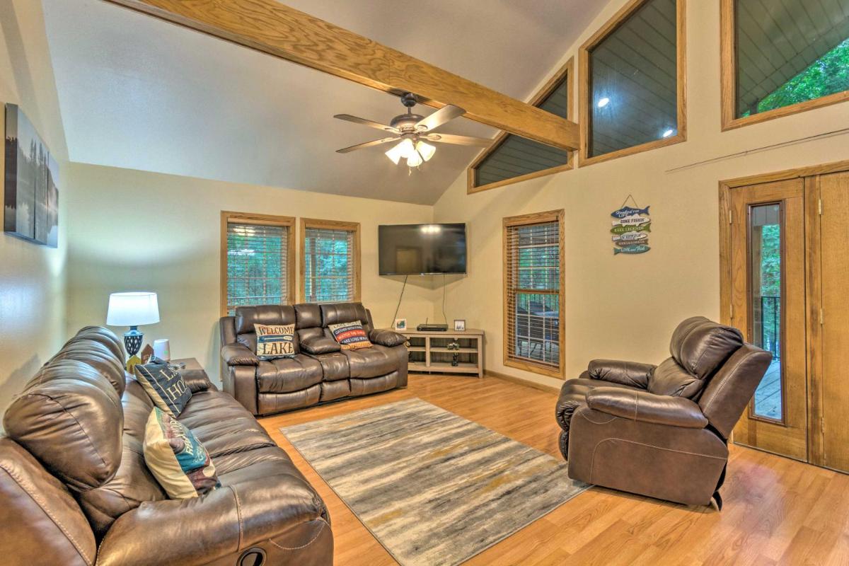 Lakefront Hideaway in Scranton Spacious Deck - Housity
