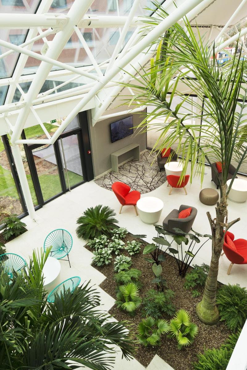 Jardin de l'établissement Oceania Paris Roissy CDG
