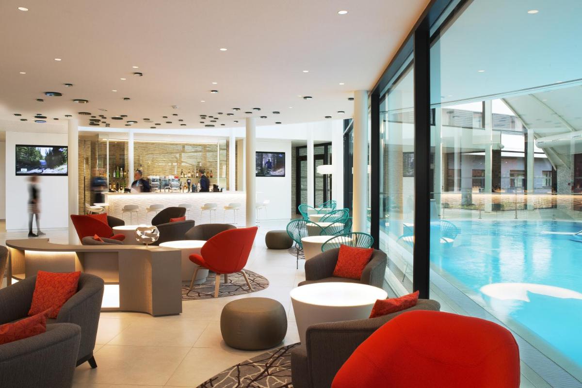 Piscine de l'établissement Oceania Paris Roissy CDG ou située à proximité