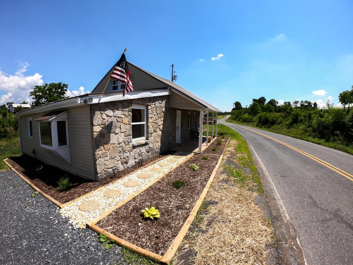 Country setting 3 bdrm home w/ outside relaxation - Housity