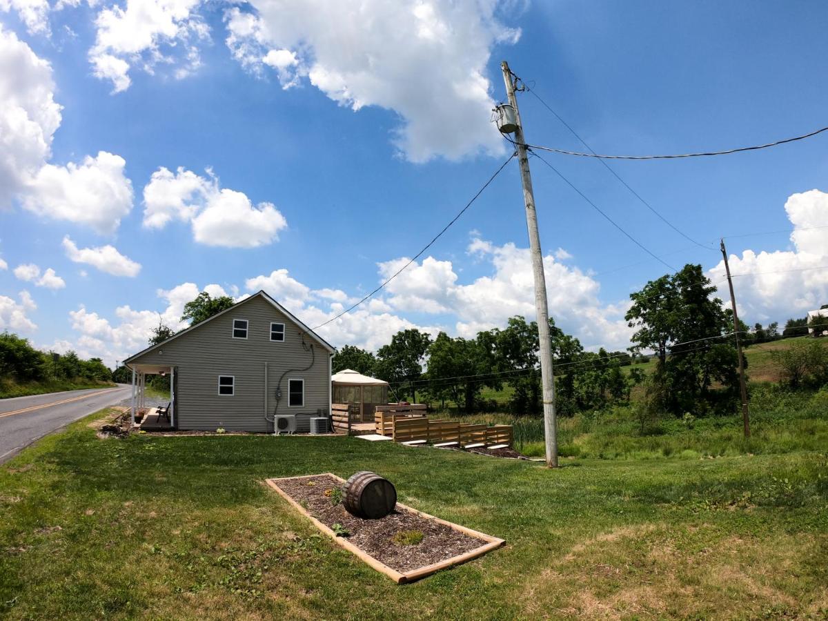 Country setting 3 bdrm home w/ outside relaxation - Housity
