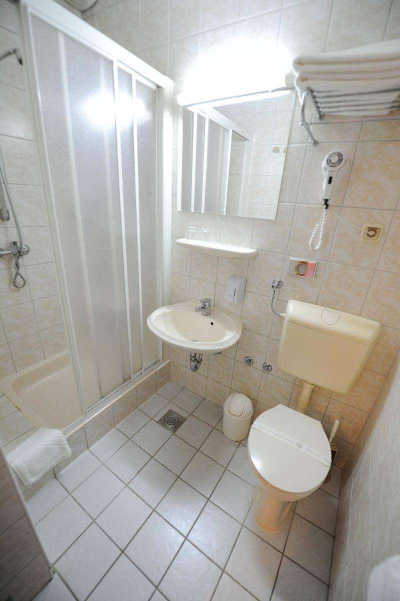 Rooms with a parking space Sinj, Zagora - 14466 - Housity