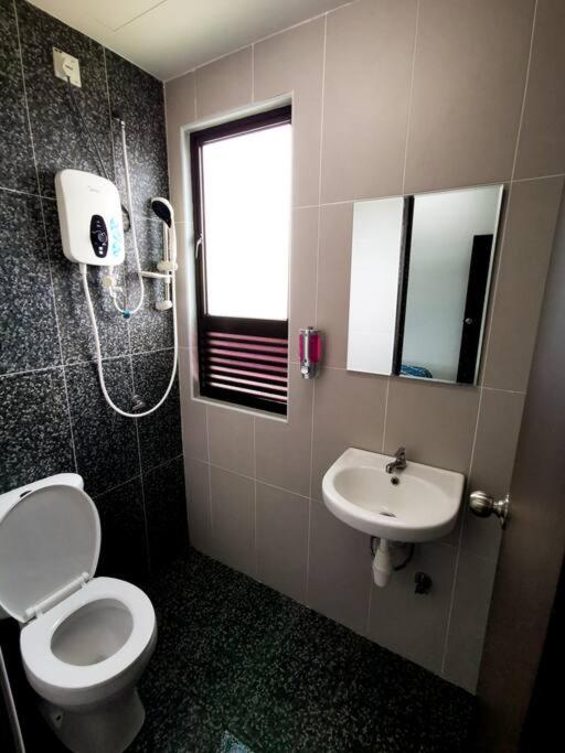 D'sarang Cinta Homestay Swimming Pool Melaka - Housity