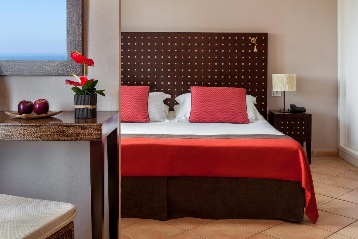 Seaside Sandy Beach - Housity