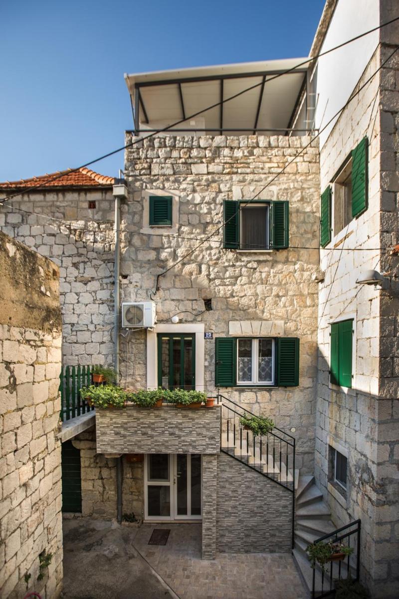 Apartments by the sea Stobrec, Split - 16352 - Housity