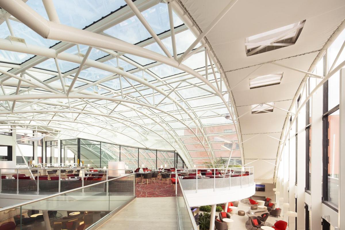 Restaurant ou autre lieu de restauration dans l'établissement Oceania Paris Roissy CDG