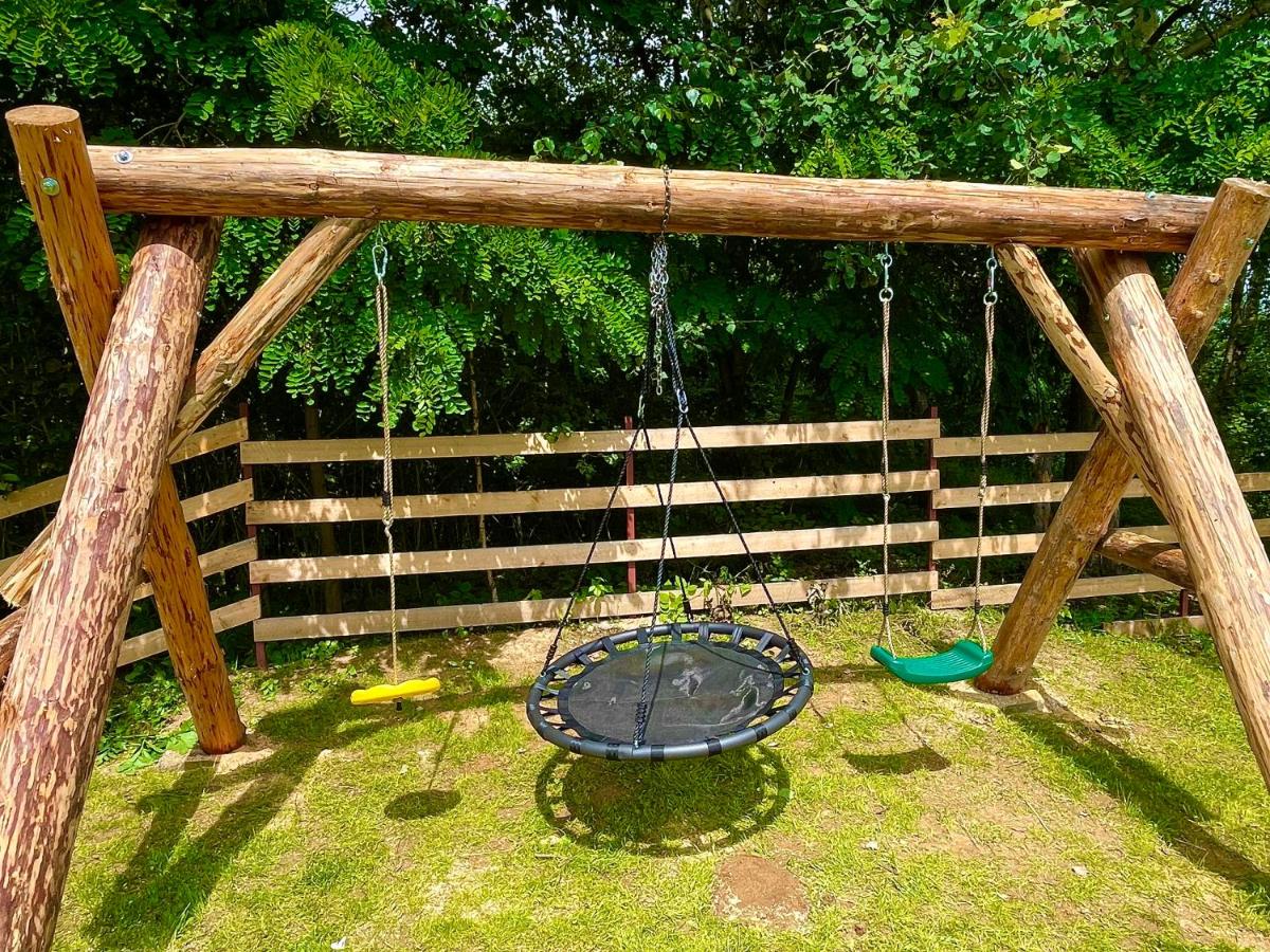 Cabana Loris - Housity