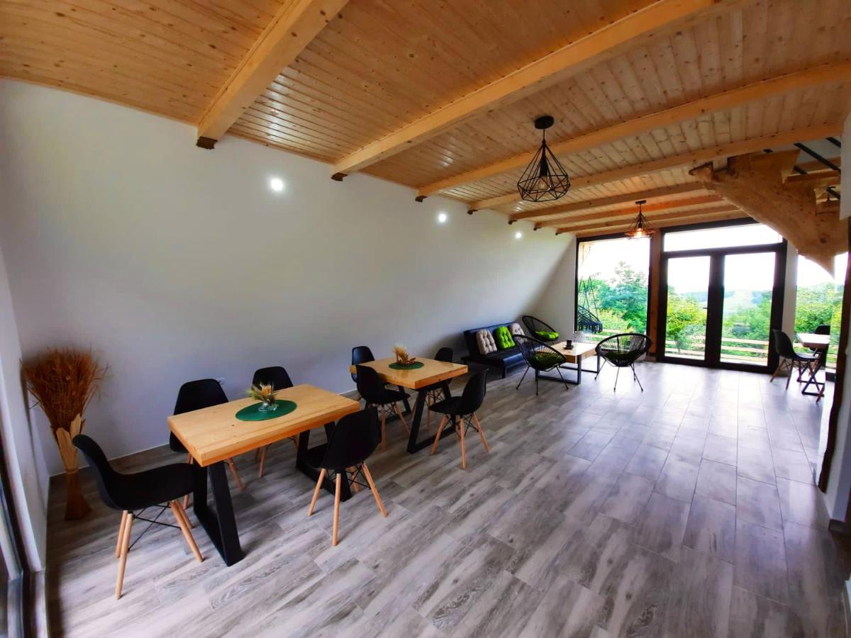Cabana Loris - Housity