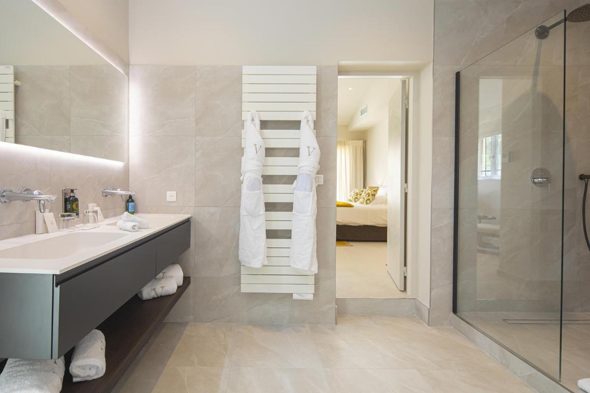 Salle de bains dans l'établissement Le Vallon de Valrugues Hotel Spa & Villas