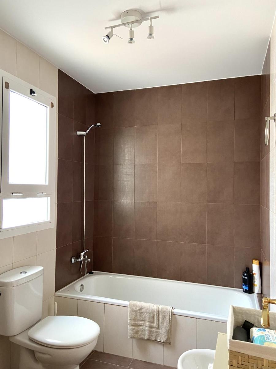 Suitetrails - LOVELY New Apartment CITY CENTRE with Parking, Siete Revueltas SANLÚCAR DE BDA