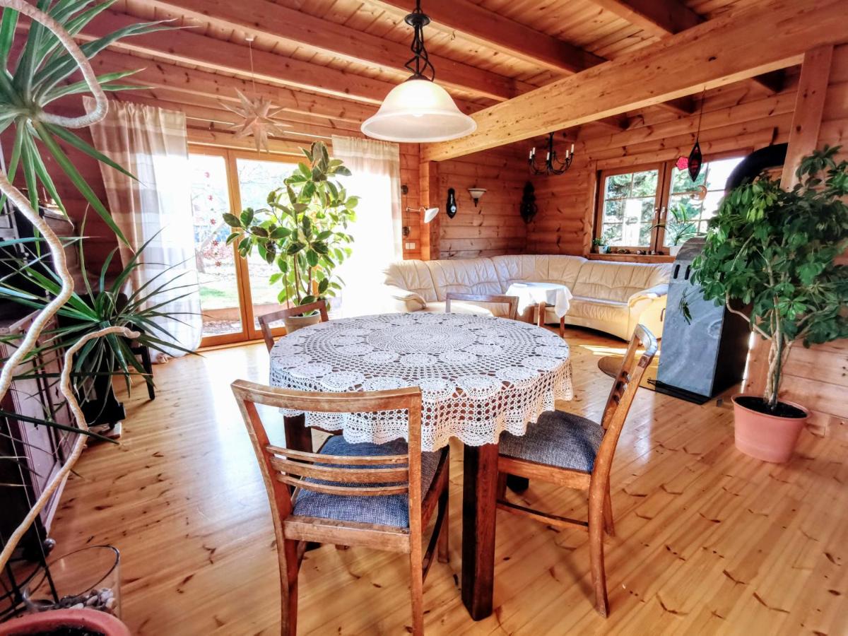Gemütliches Blockhaus am Wald mit großem Garten - Housity