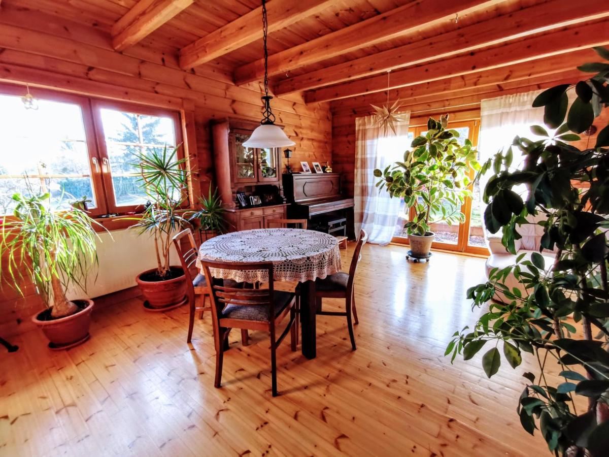 Gemütliches Blockhaus am Wald mit großem Garten - Housity