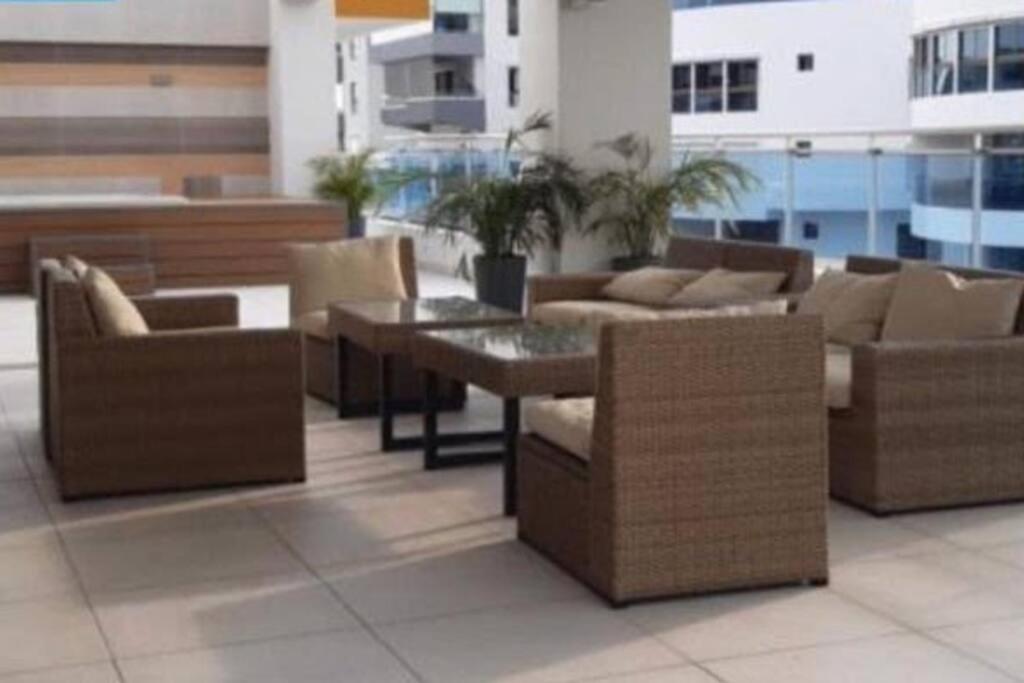 NewCentralTower-2BR-3AC-Wifi-Jcuzzi-Gym-Cinema - Housity