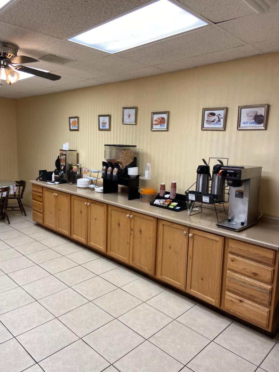Econo Lodge Salina Scenic Route 89 & I-70 - Housity