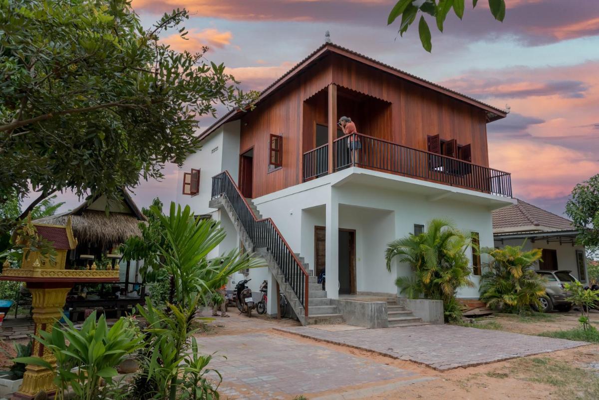 Beyond Angkor Homestay - Private Floor 2-Bedroom & Living Room - Housity