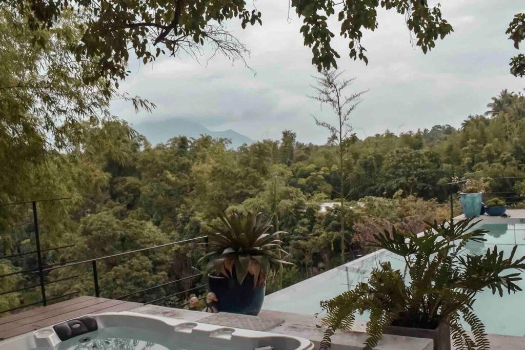 The Den Vacation House - Housity