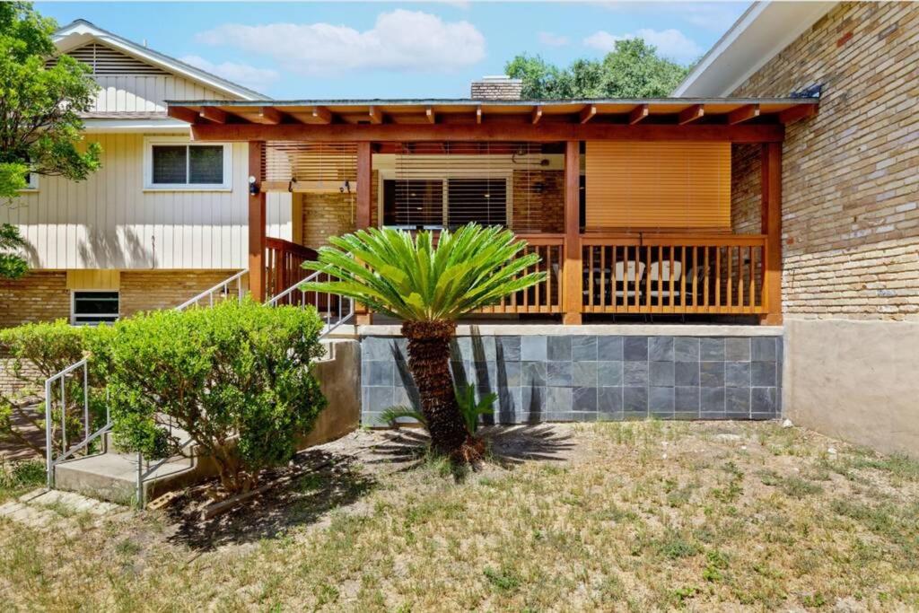 Yellow Stone: Chef's Kitchen, Patio & Location - Housity