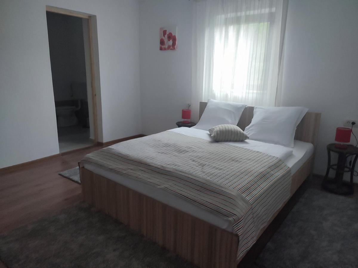 Dumbrava Minunată - Housity
