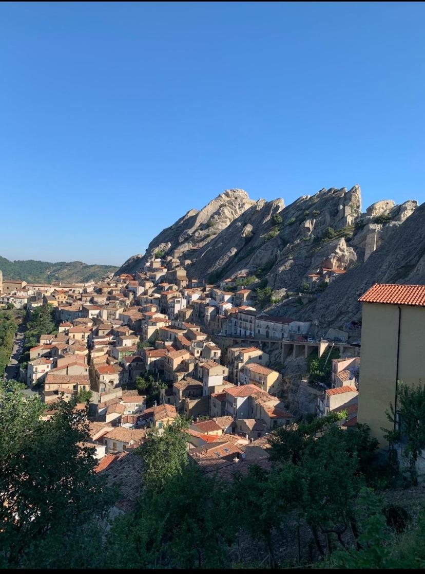 Casetta La Roccia nel Borgo di Pietrapertosa - Housity