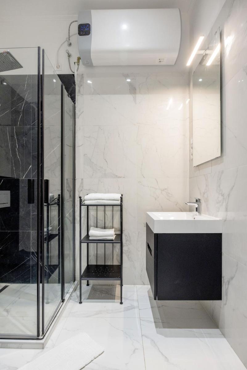 A Golden Star Modern Luxury Apartments and Rooms Budapest - Housity