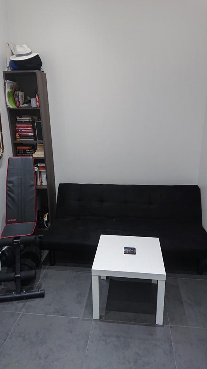 * Moulin Rouge Getaway * 1BR + Desk + Gym weights - Housity