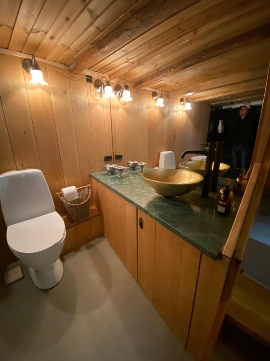 Suitetrails - Charming and Authentic Heritage Retreat in Kvívík - right next to the river