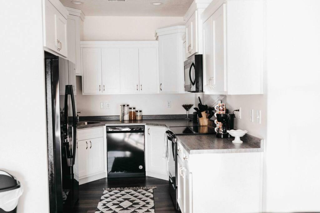 NEW CONDO Cache Valley 3BR 2BA - Sleeps 7 - Housity