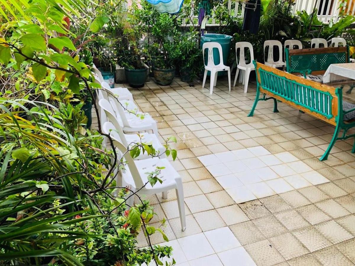 THE MANSION - 20 PAX LUXURY Near AIRPORT in PASAY - Housity
