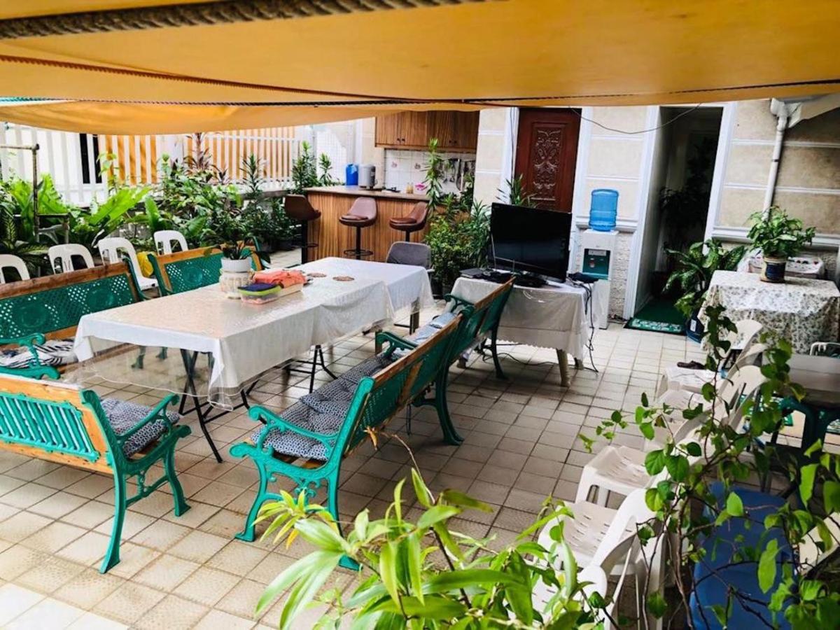 THE MANSION - 20 PAX LUXURY Near AIRPORT in PASAY - Housity