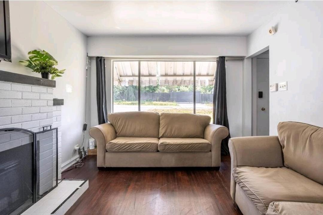 VINTAGE - 3 BED HOUSE - NORTH SURREY - PING-PONG AND POOL TABLE - TV CABLe - Housity