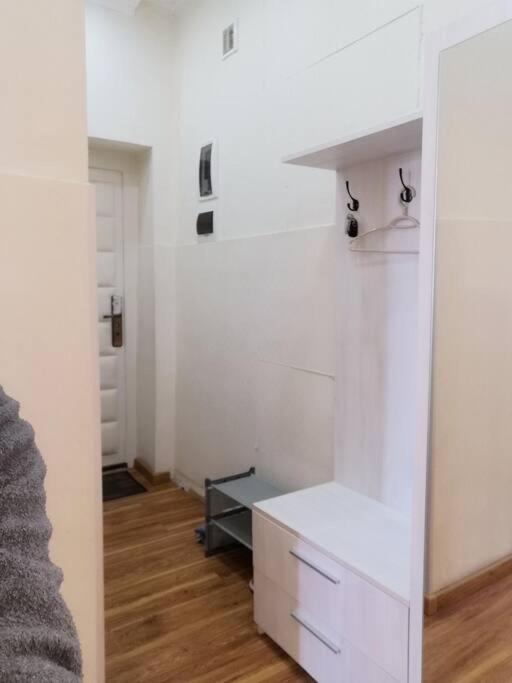 City Centre Entire Apartment, Condo - Housity