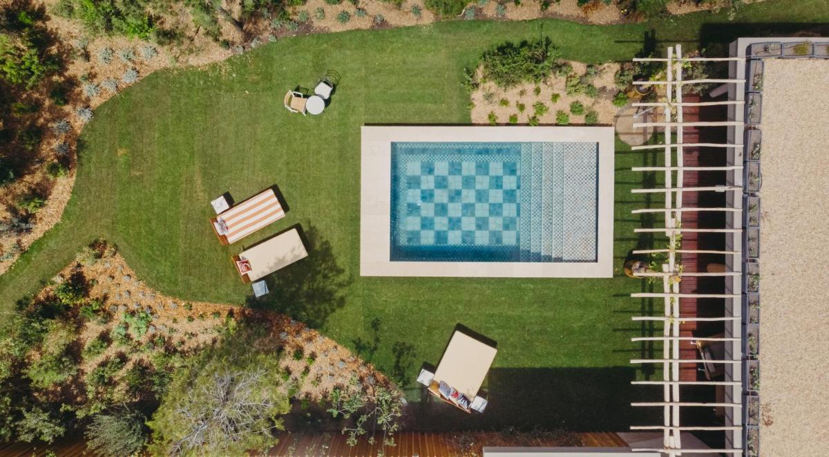 Piscine de l'établissement Lily of the Valley ou située à proximité