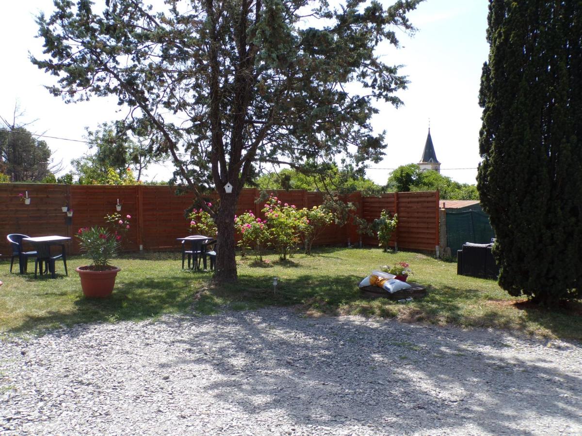 A la Belle Etoile - Housity