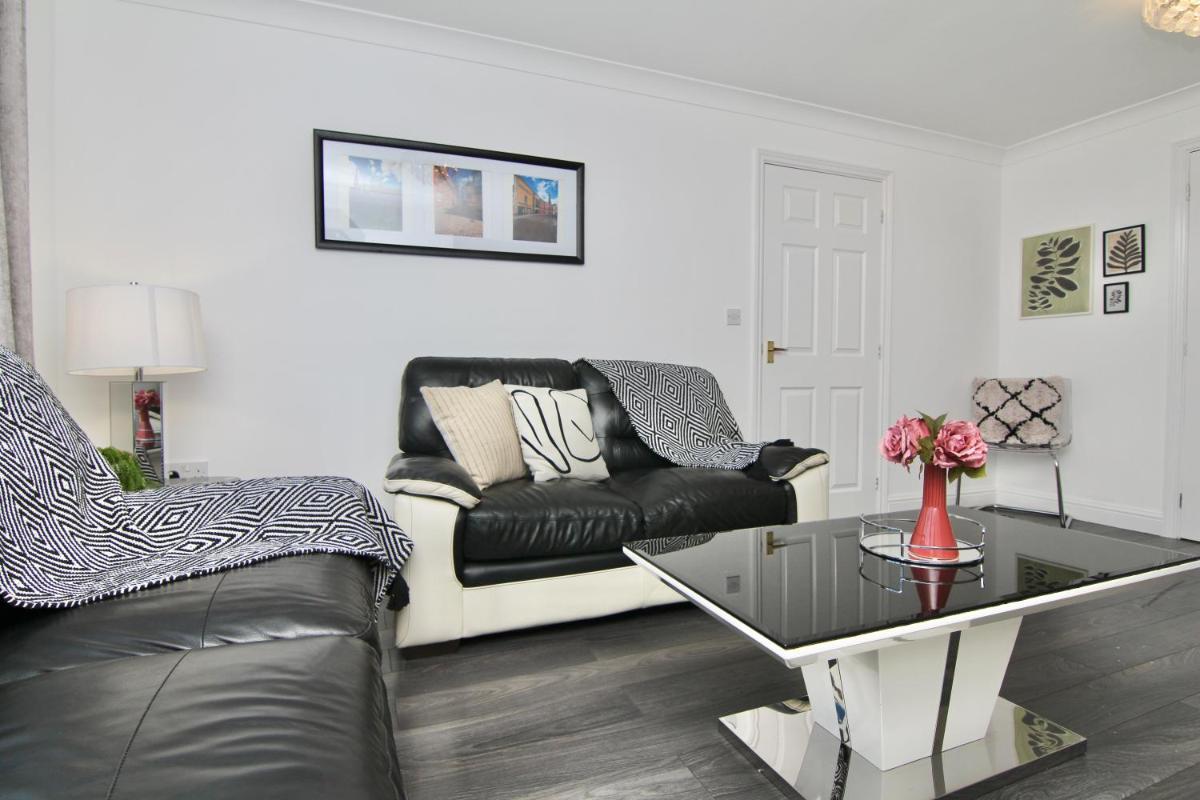 Tranquil 4Bed Retreat - 3 Min to M6, 10 Min to Coventry City Centre - Housity