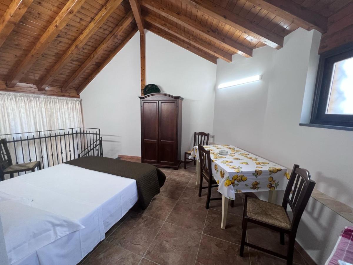 Esclusivo Cortile Duca D'Aosta ai piedi dell'ETNA - Housity