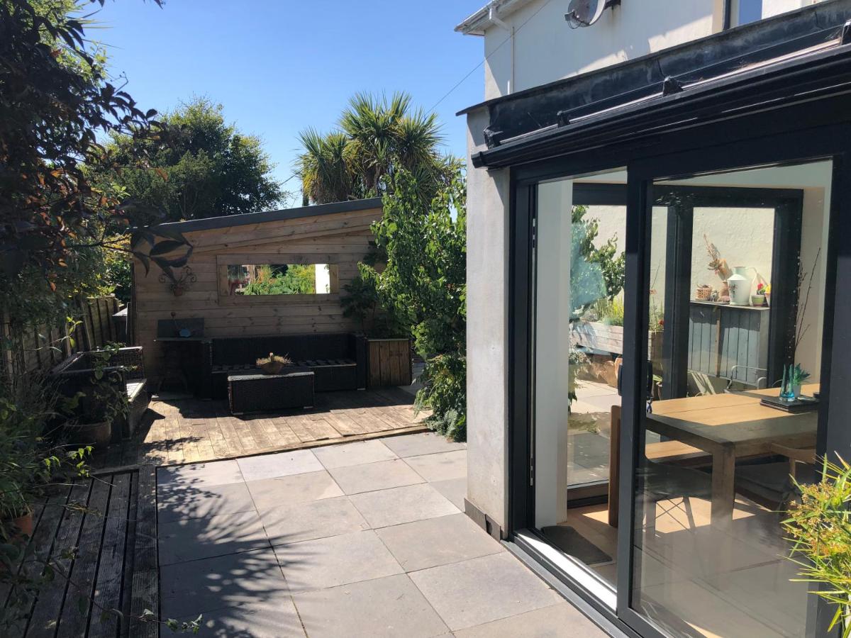 Sunnyview 5-Bed House in Kingsbridge with parking - Housity