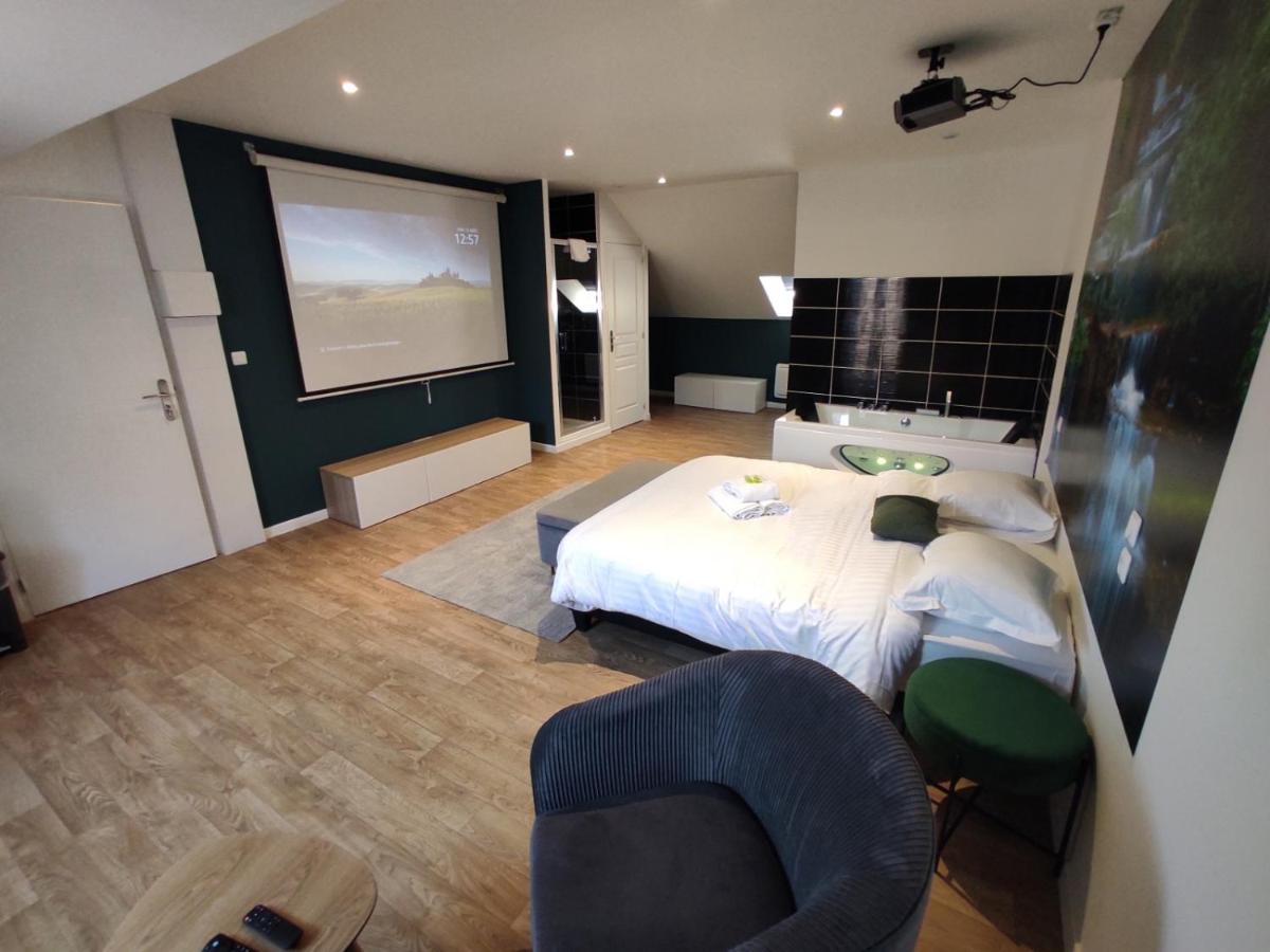 NG SuiteHome - Lille I Roubaix Centre I Coq Français - Balnéo - Netflix - Wifi - Housity