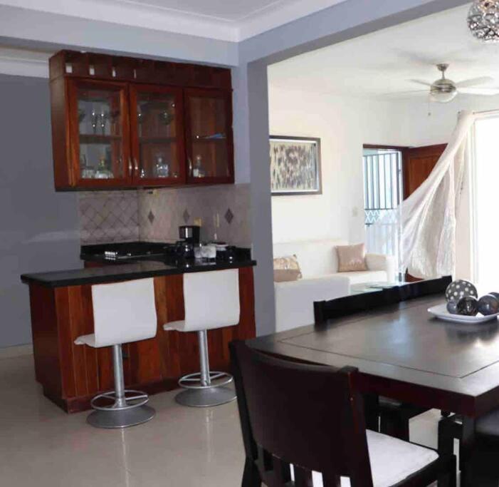 Self check in , moderno, A/C completo Wifi, TV 4K - Housity