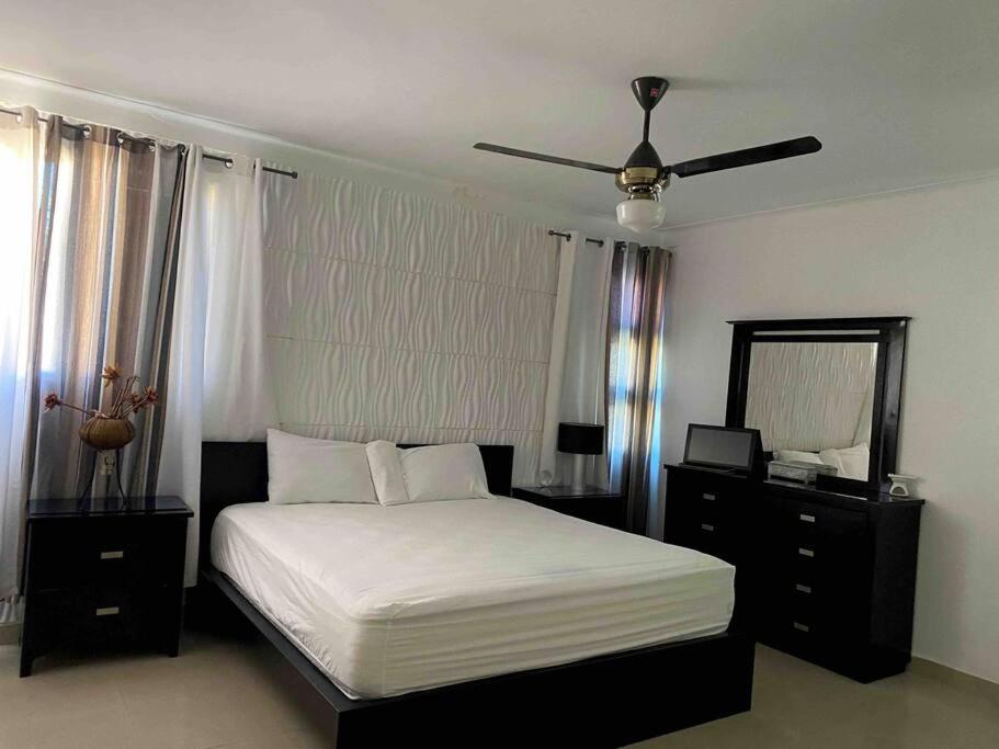 Self check in , moderno, A/C completo Wifi, TV 4K - Housity