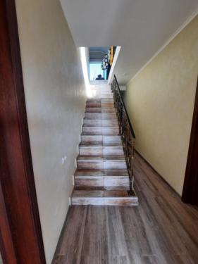 west door - Housity