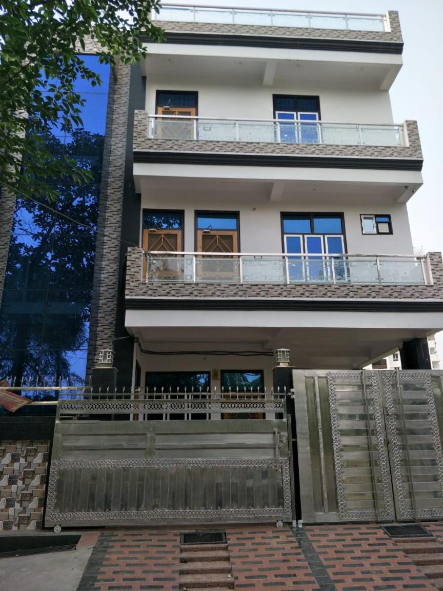 SURABHI GARDEN INN - Housity