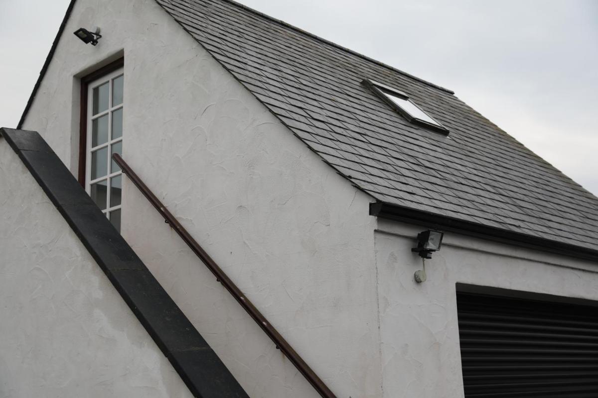 Cosy Loft situated on shores of Lough Neagh - Housity