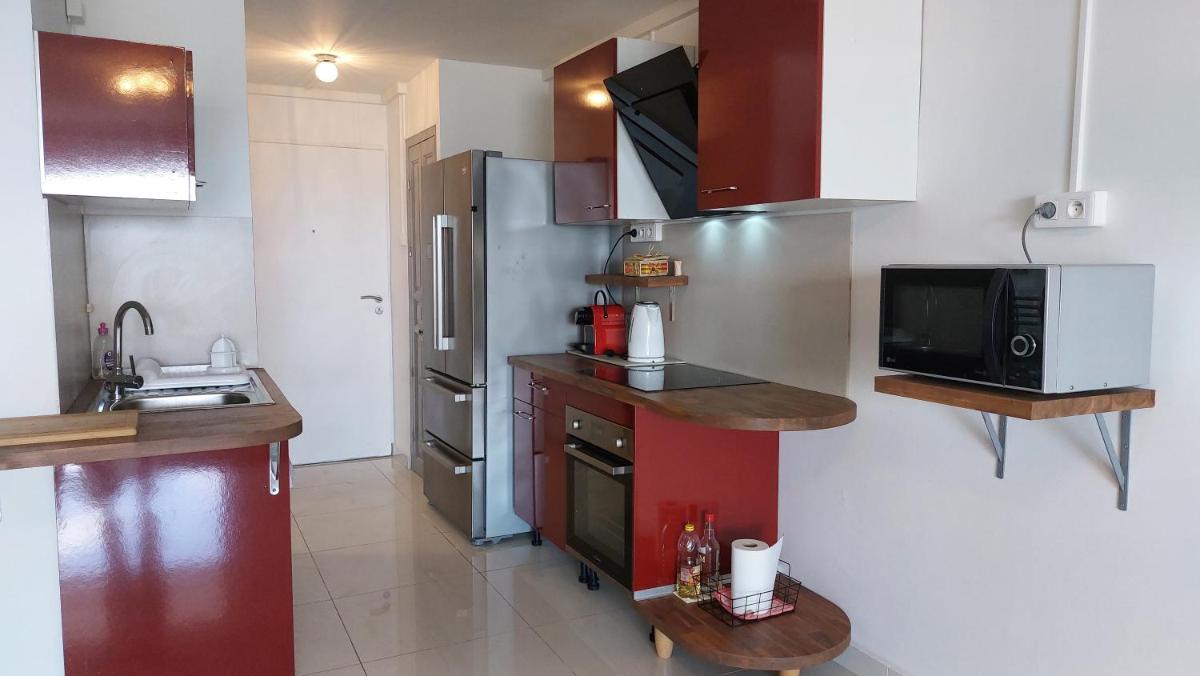 Appartement PIEDS DANS L'EAU VUE MER ACCES PLAGE ET PISCINE - Hizvo