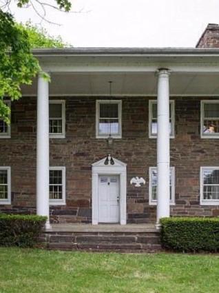 Weaverling House- Historic Stay in Smalltown America - Housity