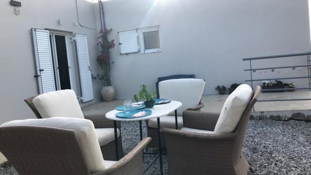 Χαίρομαι - Housity