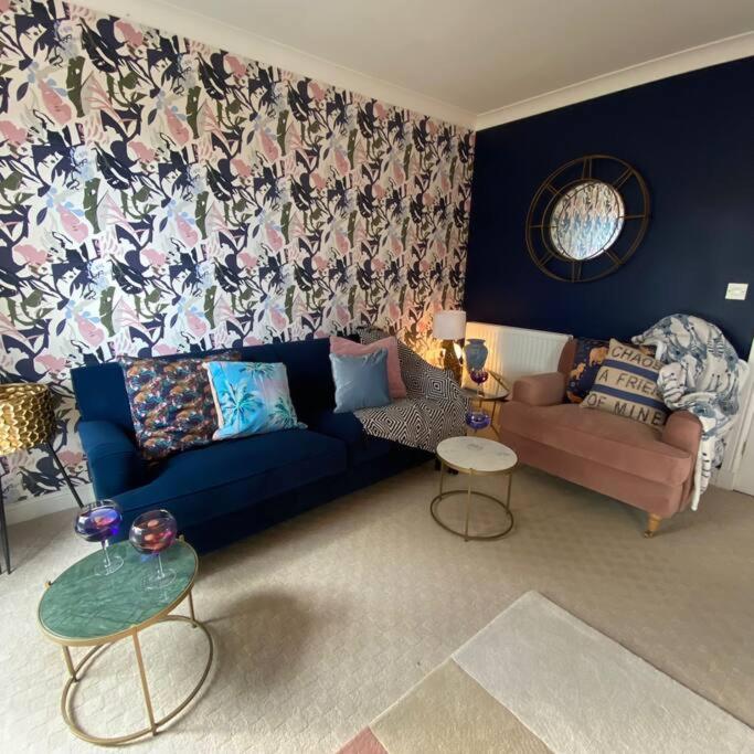 Suitetrails - Luxury 4-5 Bed Home with Games Room and Balcony