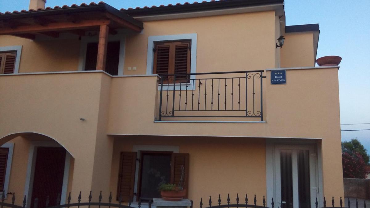 Apartments with a parking space Punta kriza, Cres - 18644 - Housity
