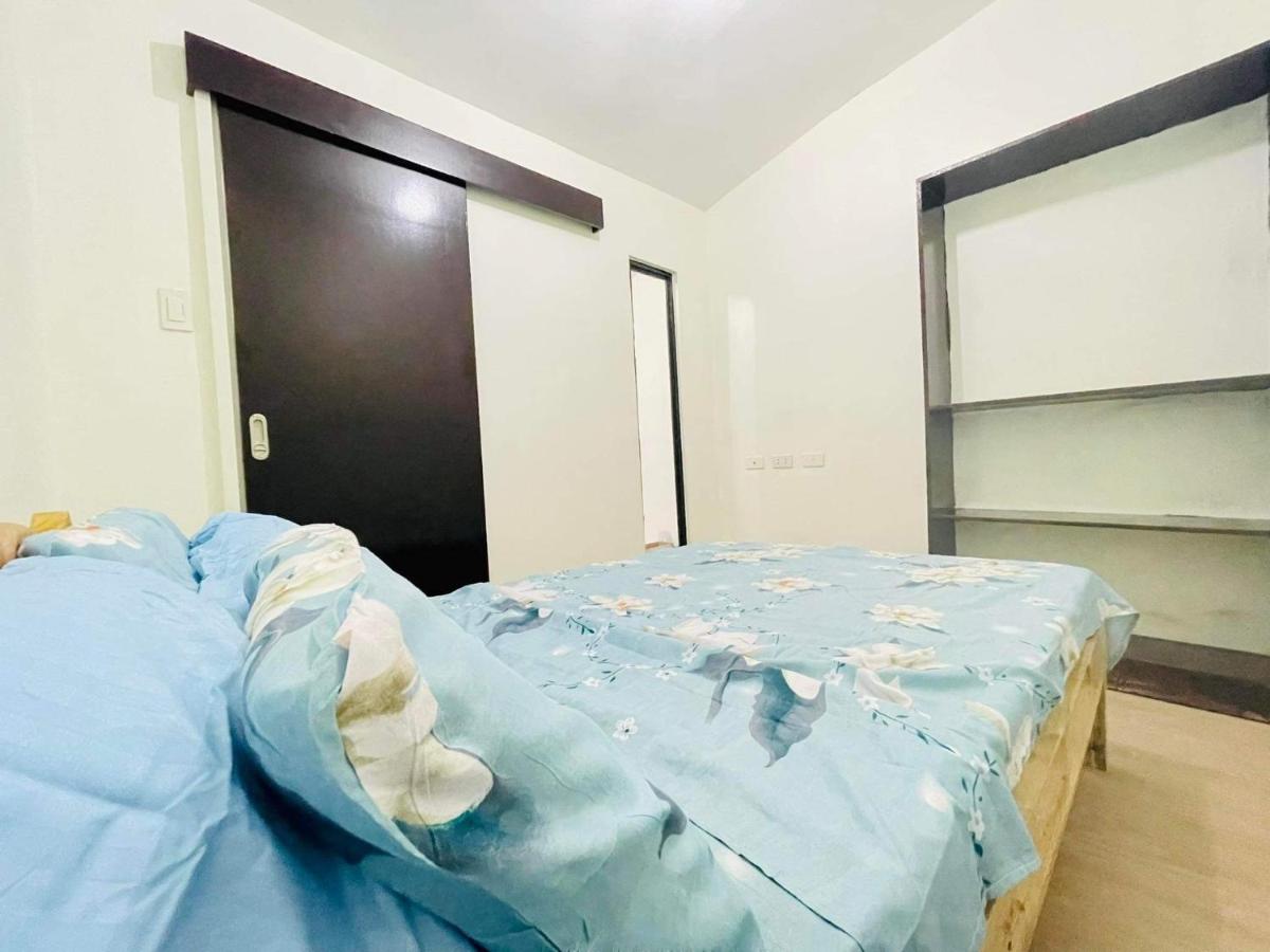 Alex's Place - U403 B11 Mactan Oasis Gardens Condominium No elevator - Housity