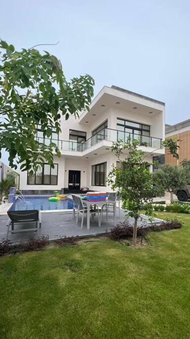 The Corner Villa - Housity